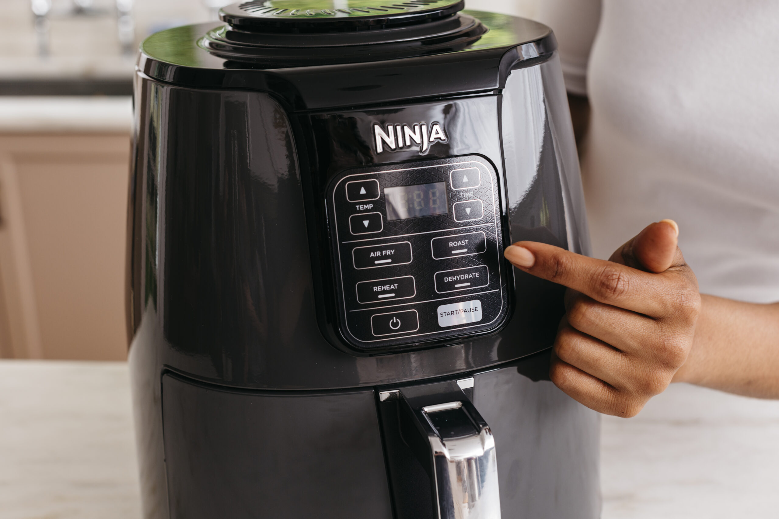 Ninja Foodi AF100 Air fryer 3.8L 4 Cooking Functions - Air Fry- Roast -  Reheat - Dehydrate